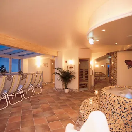 Spacious Apartment In Ramsau Am Dachstein With Swimming Pool רמסאו אם דכשטיין